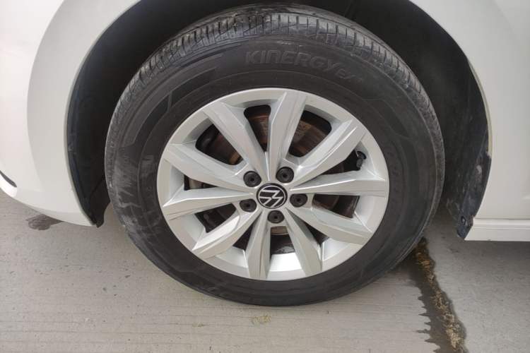 Used Volkswagen Polo 2021 Plus 1.5L Automatic Colorful Tech Edition Left Front Wheel Hub