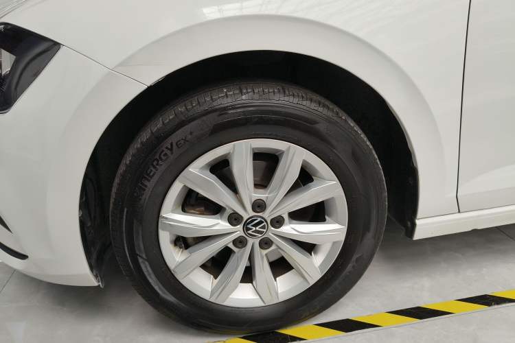 Used Volkswagen Polo 2021 Plus 1.5L Automatic Colorful Tech Edition Left Front Wheel Hub