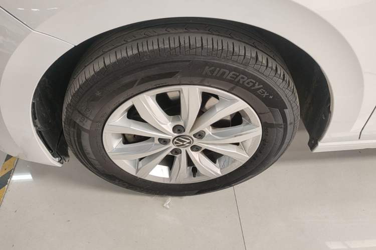 Used Volkswagen Polo 2021 Plus 1.5L Automatic Colorful Tech Edition Left Front Wheel Hub