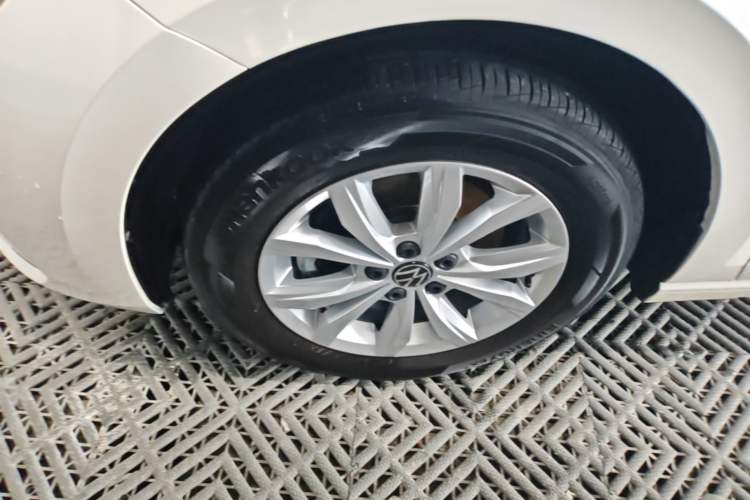 Used Volkswagen Polo 2021 Plus 1.5L Automatic Colorful Tech Edition Left Front Wheel Hub