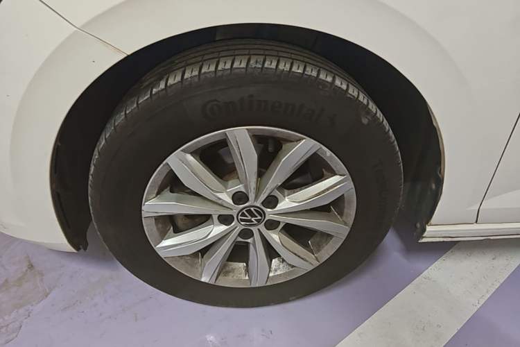 Used Volkswagen Polo 2021 Plus 1.5L Automatic Colorful Tech Edition Left Front Wheel Hub