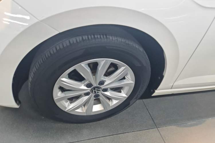 Used Volkswagen Polo 2021 Plus 1.5L Automatic Colorful Tech Edition Left Front Wheel Hub