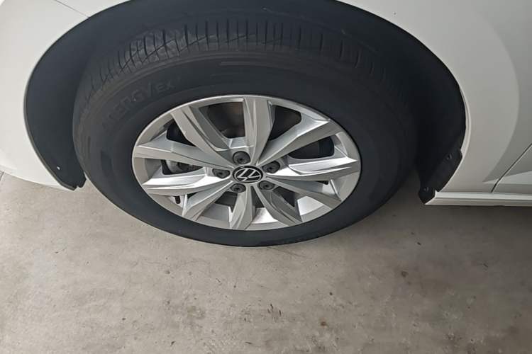 Used Volkswagen Polo 2021 Plus 1.5L Automatic Colorful Tech Edition Left Front Wheel Hub