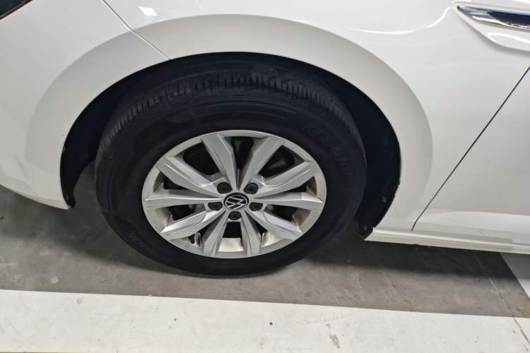 Used Volkswagen Polo 2021 Plus 1.5L Automatic Colorful Tech Edition Left Front Wheel Hub