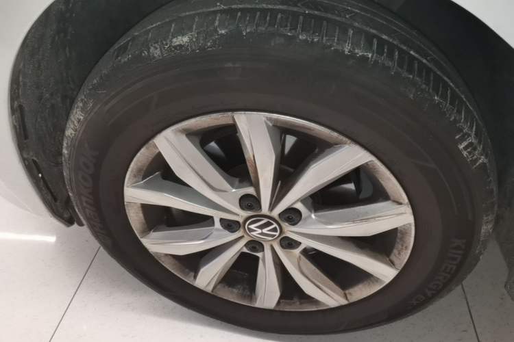 Used Volkswagen Polo 2021 Plus 1.5L Automatic Colorful Tech Edition Left Front Wheel Hub