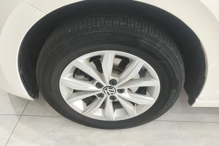 Used Volkswagen Polo 2021 Plus 1.5L Automatic Colorful Tech Edition Left Front Wheel Hub