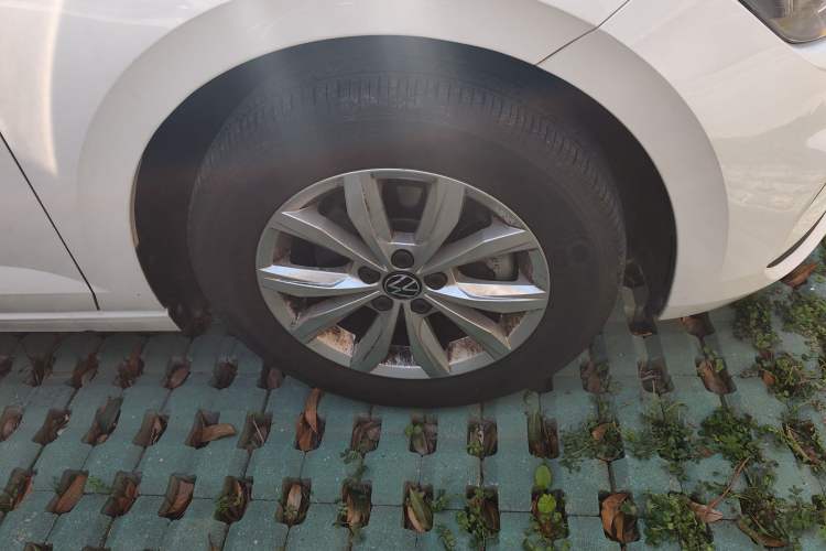 Used Volkswagen Polo 2021 Plus 1.5L Automatic Colorful Tech Edition Right Front Wheel Hub