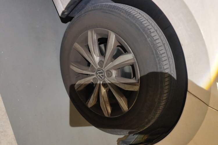 Used Volkswagen Polo 2021 Plus 1.5L Automatic Colorful Tech Edition Right Front Wheel Hub