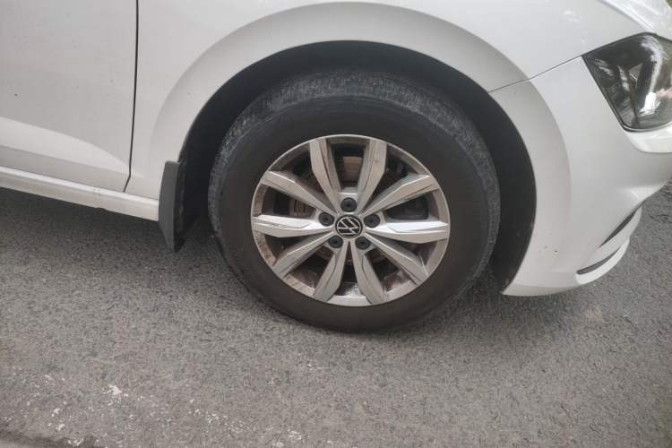 Used Volkswagen Polo 2021 Plus 1.5L Automatic Colorful Tech Edition Right Front Wheel Hub