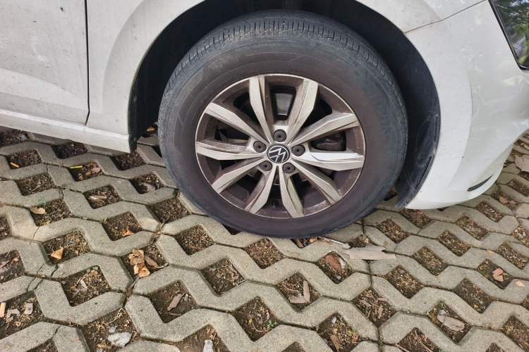 Used Volkswagen Polo 2021 Plus 1.5L Automatic Colorful Tech Edition Right Front Wheel Hub