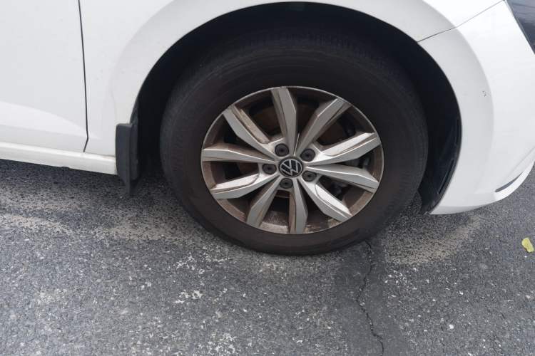 Used Volkswagen Polo 2021 Plus 1.5L Automatic Colorful Tech Edition Right Front Wheel Hub