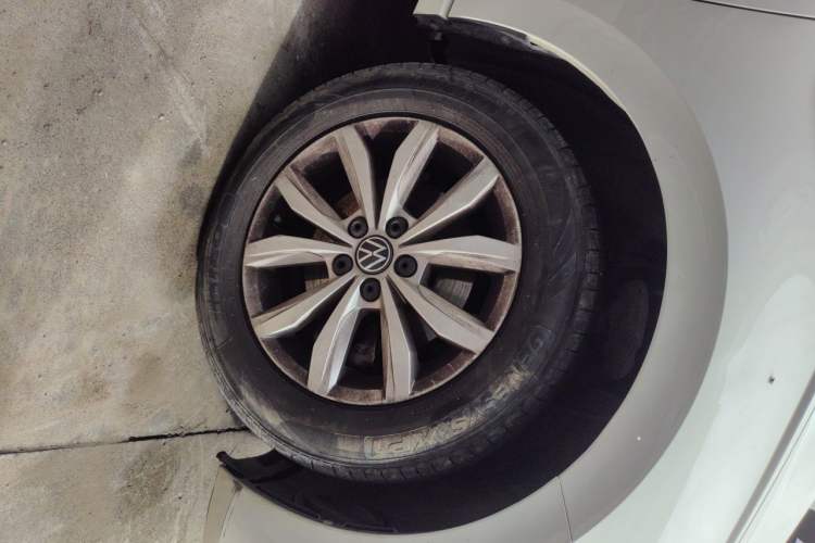 Used Volkswagen Polo 2021 Plus 1.5L Automatic Colorful Tech Edition Right Front Wheel Hub