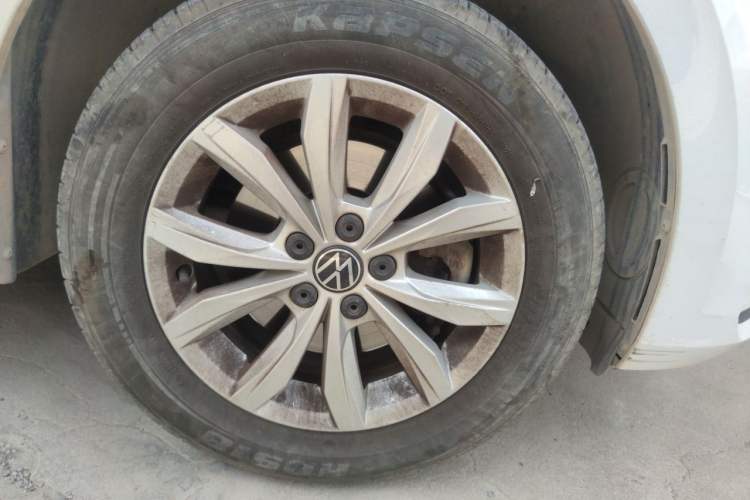 Used Volkswagen Polo 2021 Plus 1.5L Automatic Colorful Tech Edition Right Front Wheel Hub