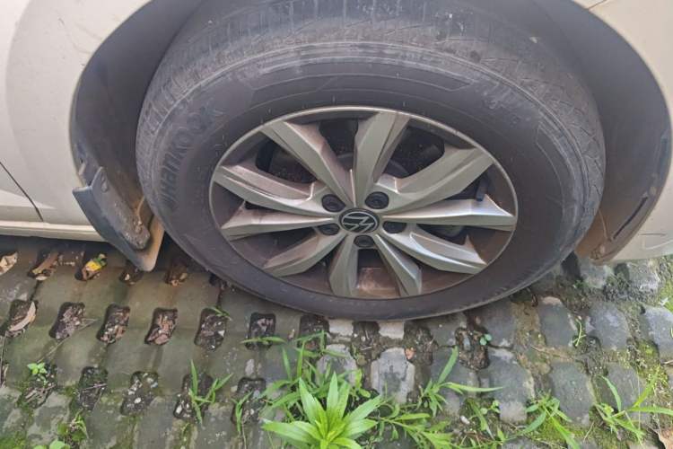 Used Volkswagen Polo 2021 Plus 1.5L Automatic Colorful Tech Edition Right Front Wheel Hub
