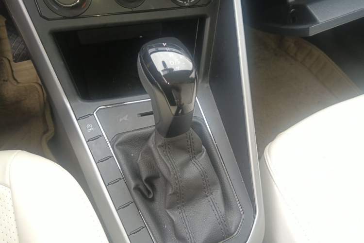 Used Volkswagen Polo 2023 Revised Plus 1.5L Automatic – Enjoy Life Edition Gear Lever