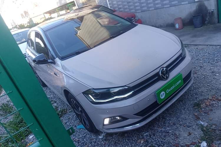 Used Volkswagen Polo 2023 Facelift Plus 1.5L Automatic Trendy & Tech-Savvy Luxury Edition Front Right 45 Deg