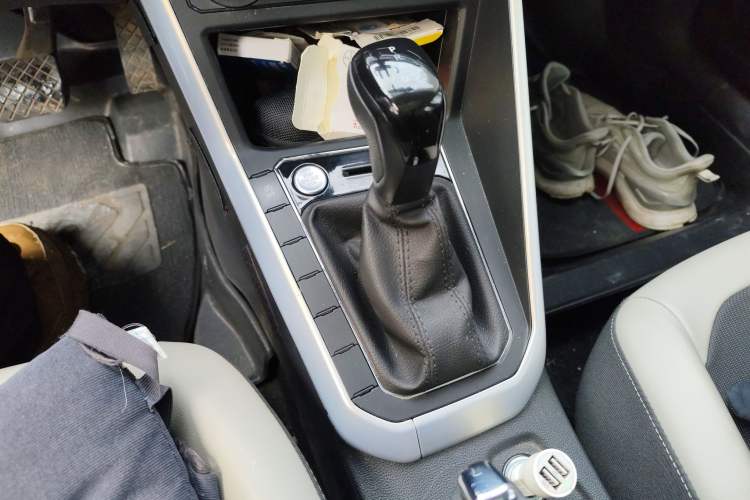 Used Volkswagen Polo 2023 Plus 1.5L Automatic Colorful Tech Edition Gear Lever