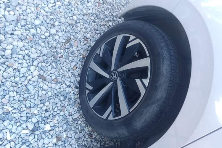 Used Volkswagen Polo 2023 Facelift Plus 1.5L Automatic Trendy & Tech-Savvy Luxury Edition Right Rear Wheel Hub
