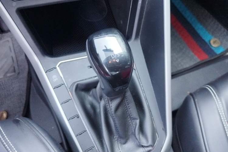 Used Volkswagen Polo 2023 Revised Plus 1.5L Automatic – Enjoy Life Edition Gear Lever