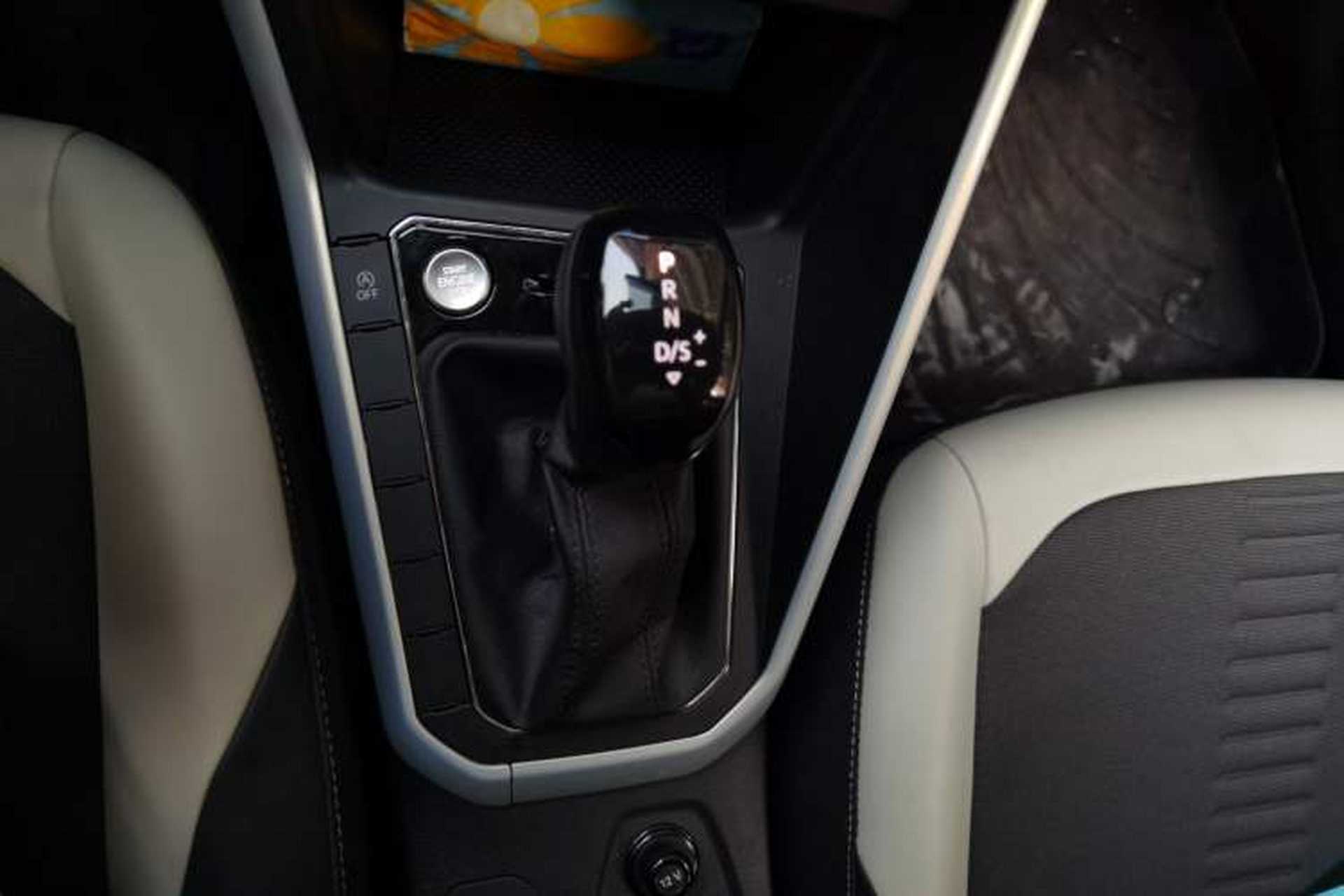 Used Volkswagen Polo 2023 Plus 1.5L Automatic Colorful Tech Edition Gear Lever
