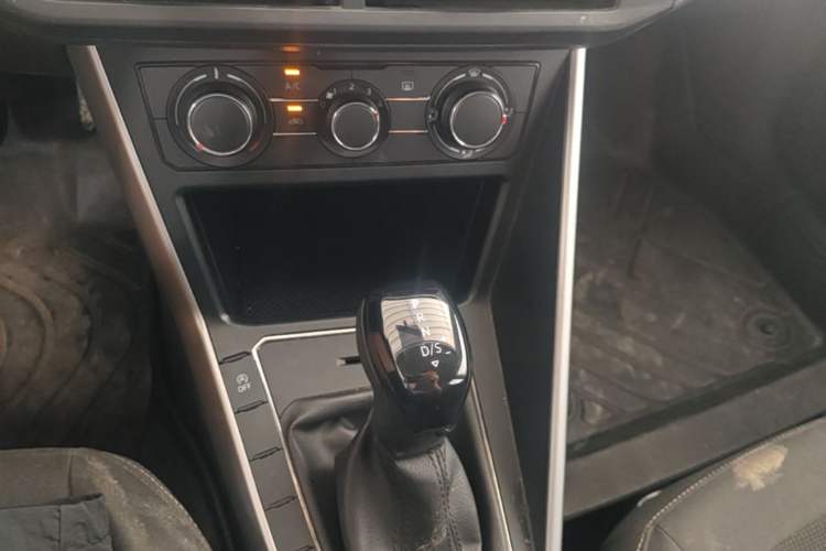 Used Volkswagen Polo 2023 Revised Plus 1.5L Automatic – Enjoy Life Edition Gear Lever
