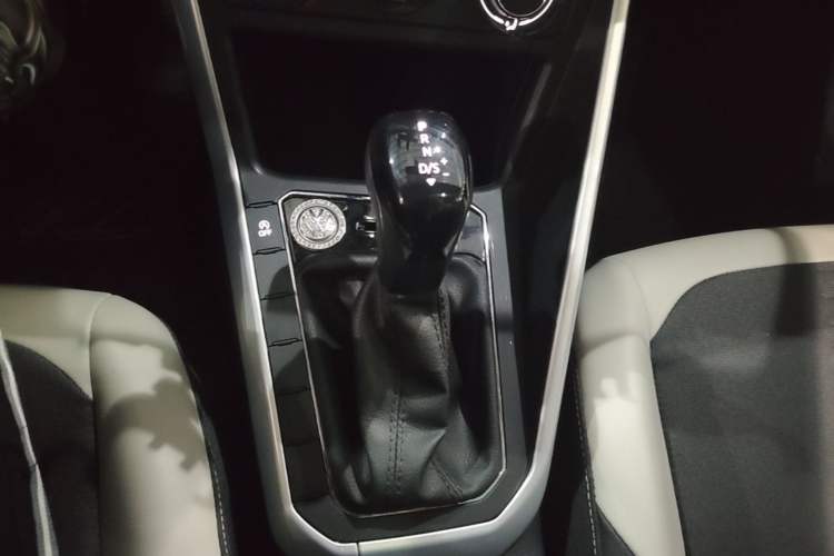 Used Volkswagen Polo 2023 Plus 1.5L Automatic Colorful Tech Edition Gear Lever