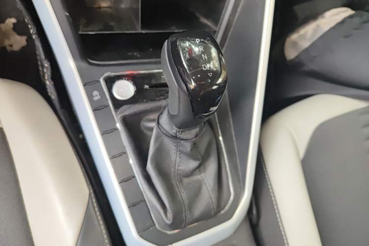 Used Volkswagen Polo 2023 Plus 1.5L Automatic Colorful Tech Edition Gear Lever