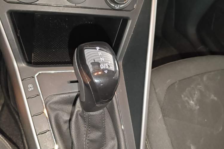 Used Volkswagen Polo 2023 Revised Plus 1.5L Automatic – Enjoy Life Edition Gear Lever