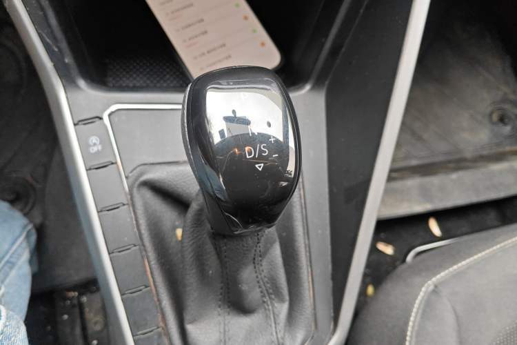 Used Volkswagen Polo 2023 Revised Plus 1.5L Automatic – Enjoy Life Edition Gear Lever
