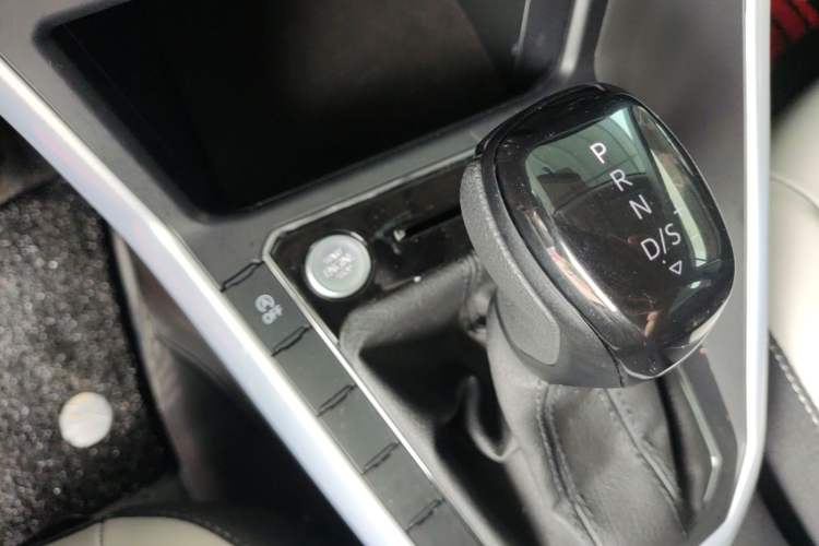 Used Volkswagen Polo 2023 Plus 1.5L Automatic Colorful Tech Edition Gear Lever