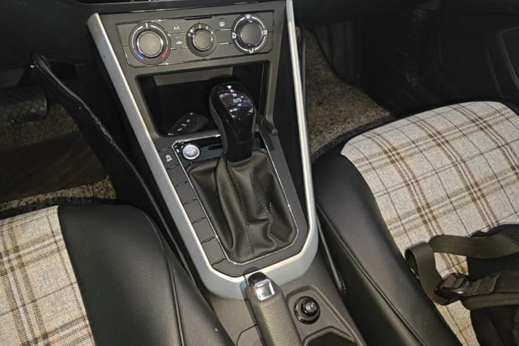Used Volkswagen Polo 2023 Plus 1.5L Automatic Colorful Tech Edition Gear Lever