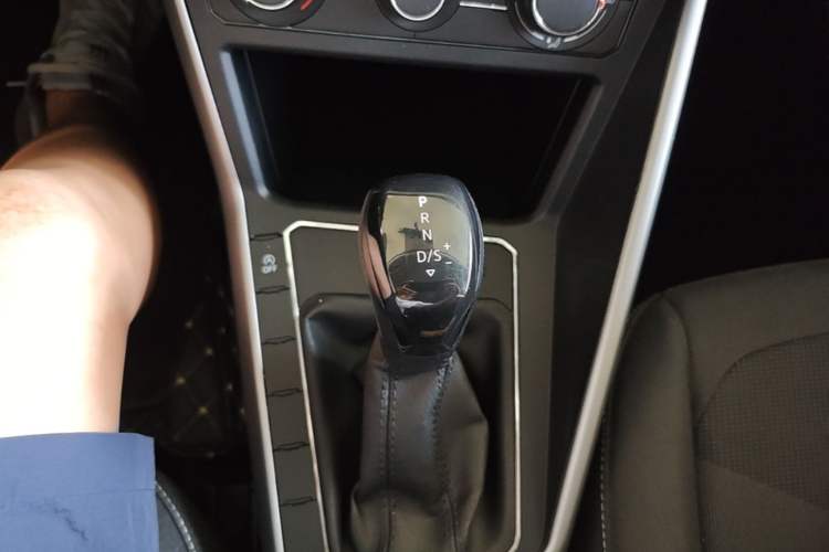 Used Volkswagen Polo 2023 Revised Plus 1.5L Automatic – Enjoy Life Edition Gear Lever