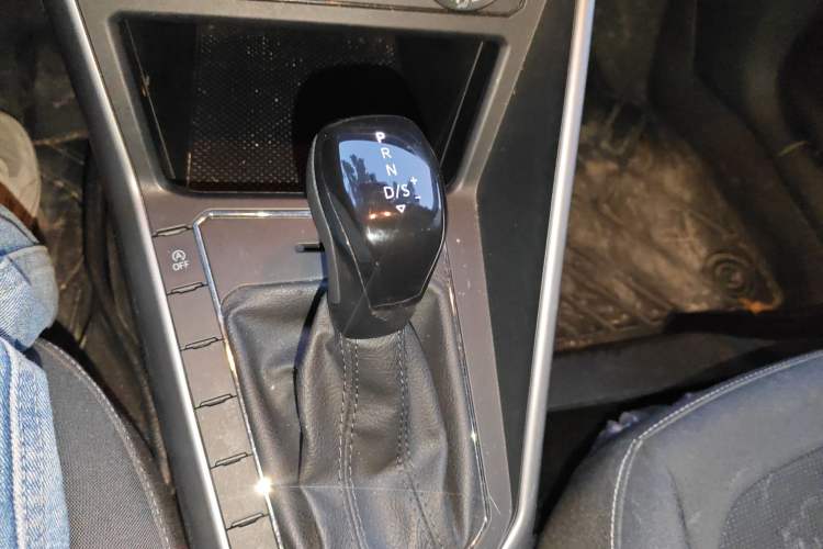 Used Volkswagen Polo 2023 Revised Plus 1.5L Automatic – Enjoy Life Edition Gear Lever