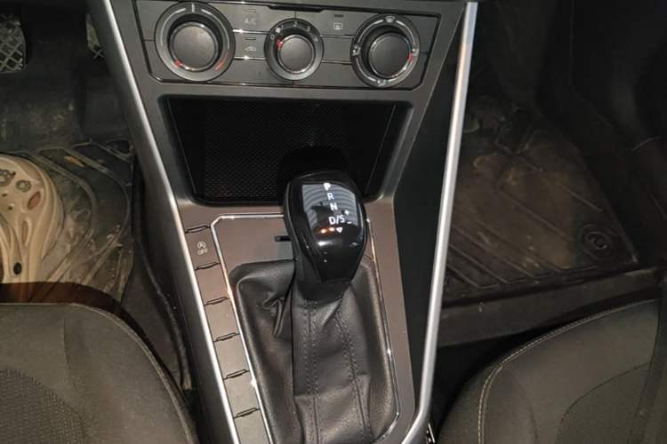 Used Volkswagen Polo 2023 Revised Plus 1.5L Automatic – Enjoy Life Edition Gear Lever