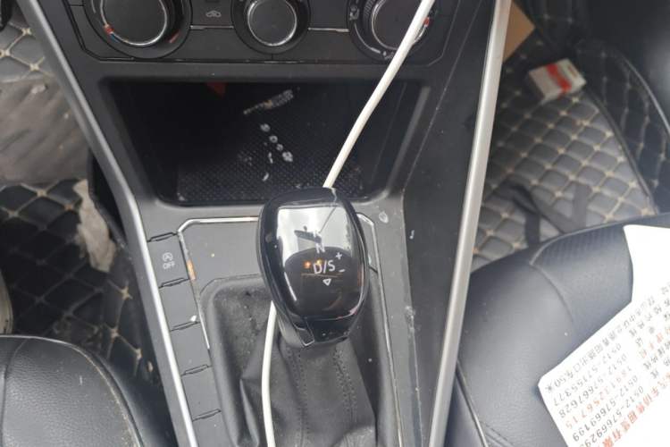 Used Volkswagen Polo 2023 Revised Plus 1.5L Automatic – Enjoy Life Edition Gear Lever