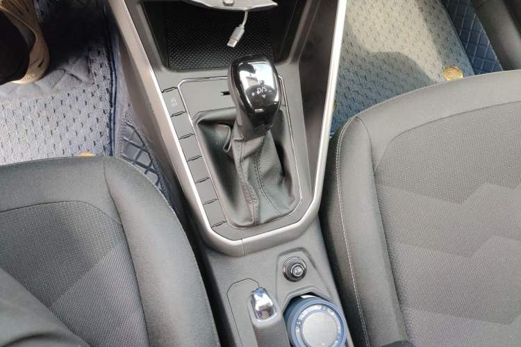 Used Volkswagen Polo 2023 Revised Plus 1.5L Automatic – Enjoy Life Edition Gear Lever
