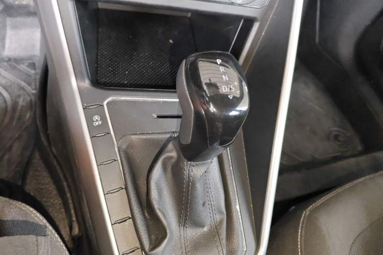 Used Volkswagen Polo 2023 Revised Plus 1.5L Automatic – Enjoy Life Edition Gear Lever