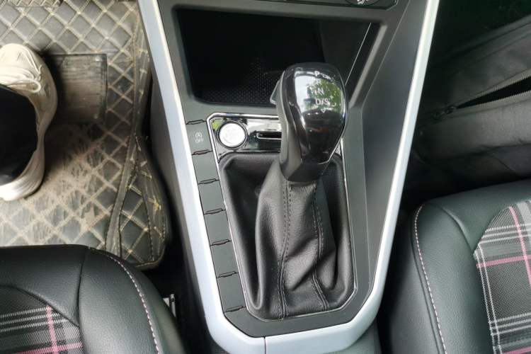 Used Volkswagen Polo 2023 Plus 1.5L Automatic Colorful Tech Edition Gear Lever