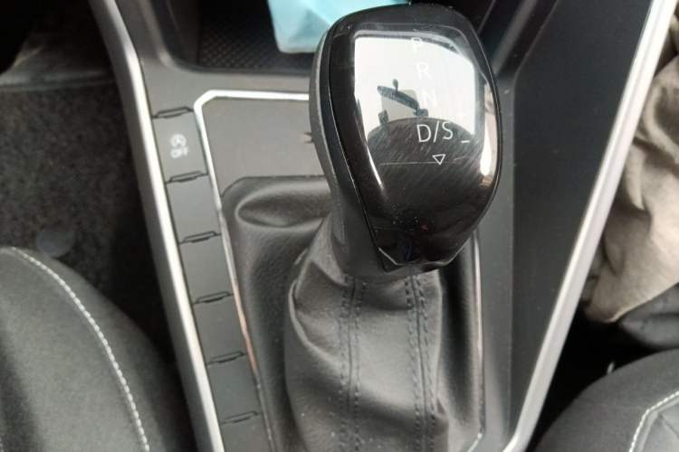 Used Volkswagen Polo 2023 Plus 1.5L Automatic Enjoy-the-Moment Edition Gear Lever