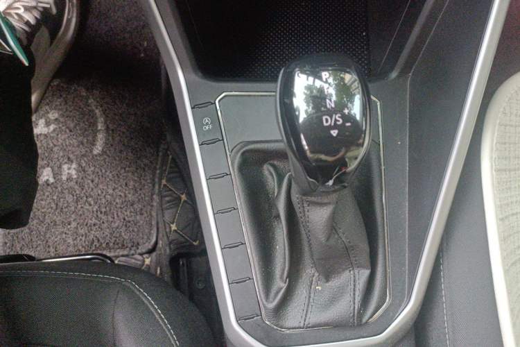 Used Volkswagen Polo 2023 Revised Plus 1.5L Automatic – Enjoy Life Edition Gear Lever