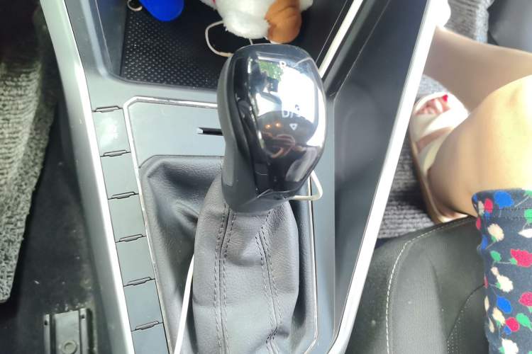 Used Volkswagen Polo 2023 Revised Plus 1.5L Automatic – Enjoy Life Edition Gear Lever