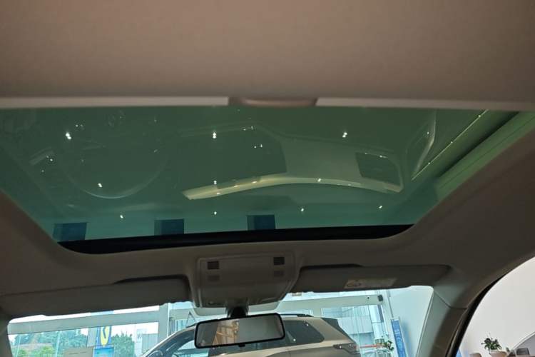 Used Volkswagen Polo 2023 Facelift Plus 1.5L Automatic Trendy & Tech-Savvy Luxury Edition Headliner