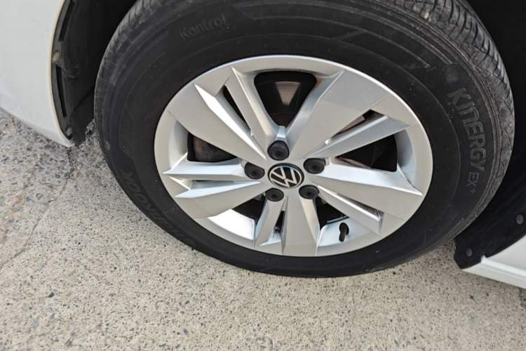 Used Volkswagen Polo 2023 Plus 1.5L Automatic Panoramic Enjoyment Edition Left Front Wheel Hub