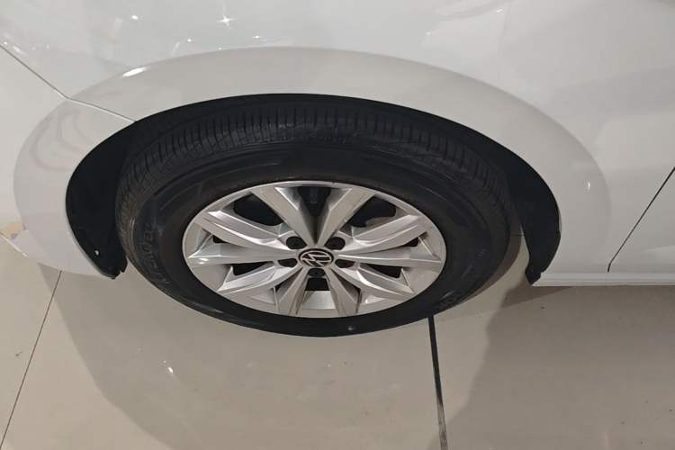 Used Volkswagen Polo 2023 Plus 1.5L Automatic Colorful Tech Edition Left Front Wheel Hub