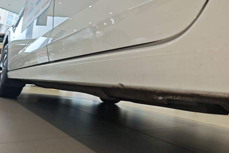Used Volkswagen Polo 2023 Facelift Plus 1.5L Automatic Trendy & Tech-Savvy Luxury Edition Left Side Sill