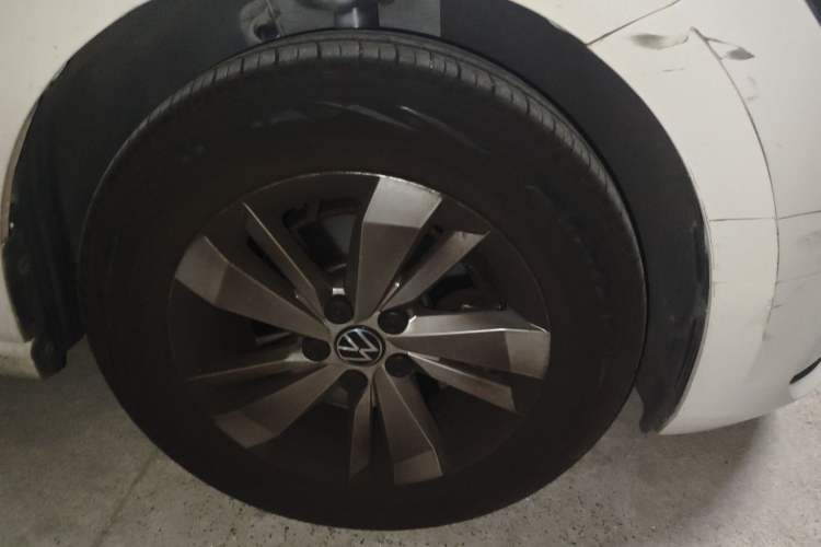 Used Volkswagen Polo 2023 Plus 1.5L Automatic Enjoy-the-Moment Edition Right Front Wheel Hub
