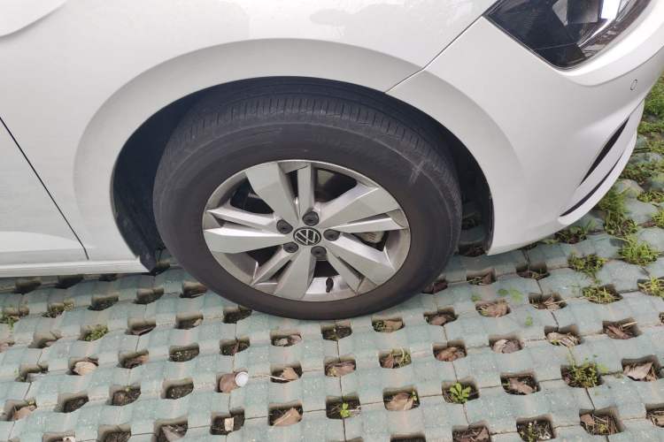 Used Volkswagen Polo 2023 Plus 1.5L Automatic Enjoy-the-Moment Edition Right Front Wheel Hub