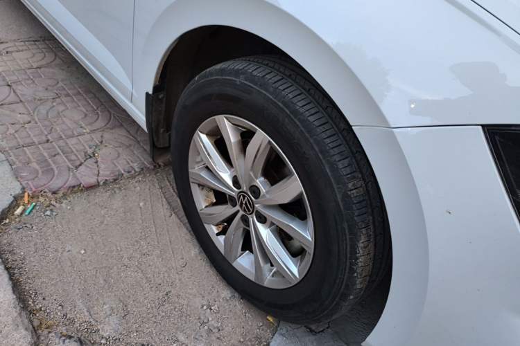 Used Volkswagen Polo 2023 Restyled Plus 1.5L Automatic Colorful Tech Edition Right Front Wheel Hub