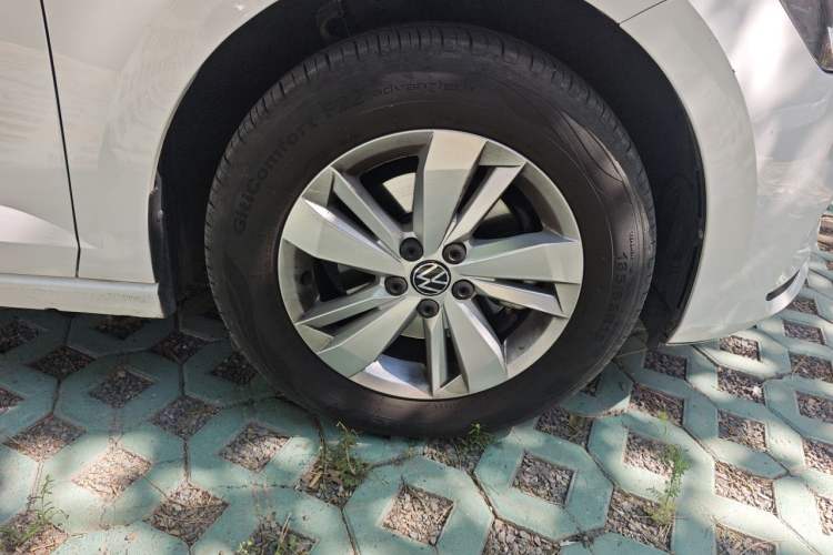 Used Volkswagen Polo 2023 Plus 1.5L Automatic Panoramic Enjoyment Edition Right Front Wheel Hub