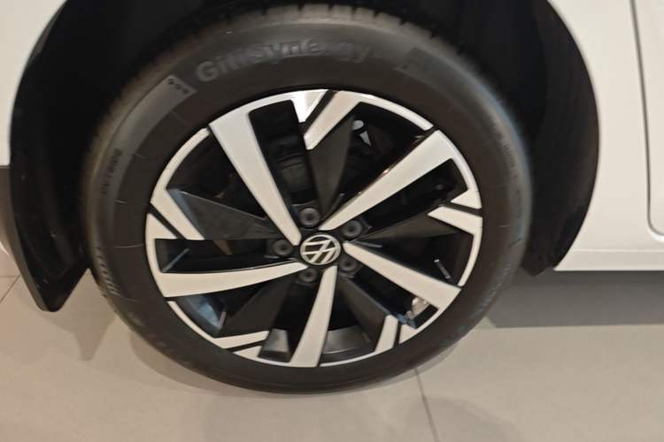 Used Volkswagen Polo 2023 Facelift Plus 1.5L Automatic Trendy & Tech-Savvy Luxury Edition Right Rear Wheel Hub